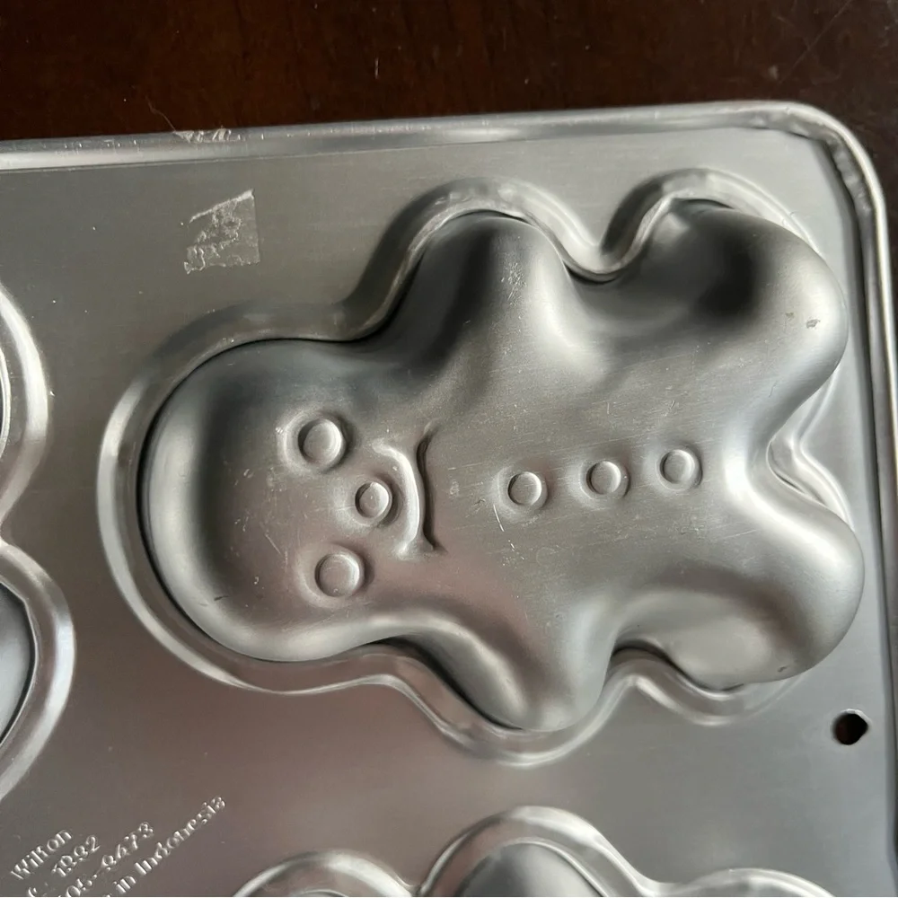 Wilton 1992 Vintage 4 Gingerbread Man Cake Pan Baking Mold